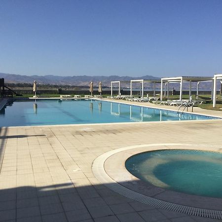 Aphrodite Beachfront Apartment Ghaziveran Exteriér fotografie