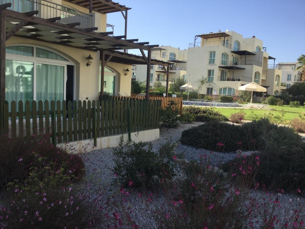 Aphrodite Beachfront Apartment Ghaziveran Exteriér fotografie