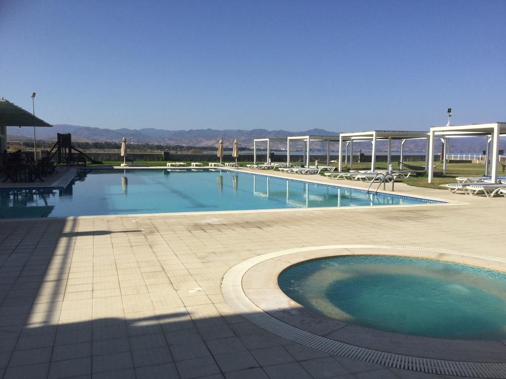 Aphrodite Beachfront Apartment Ghaziveran Exteriér fotografie