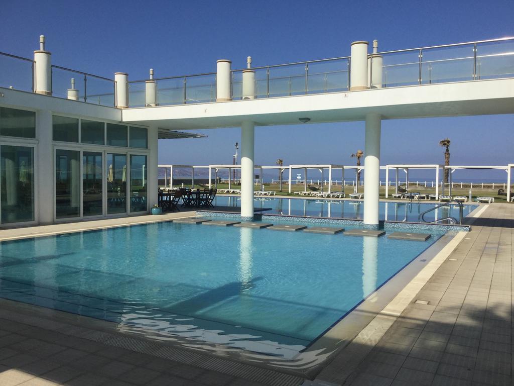 Aphrodite Beachfront Apartment Ghaziveran Exteriér fotografie