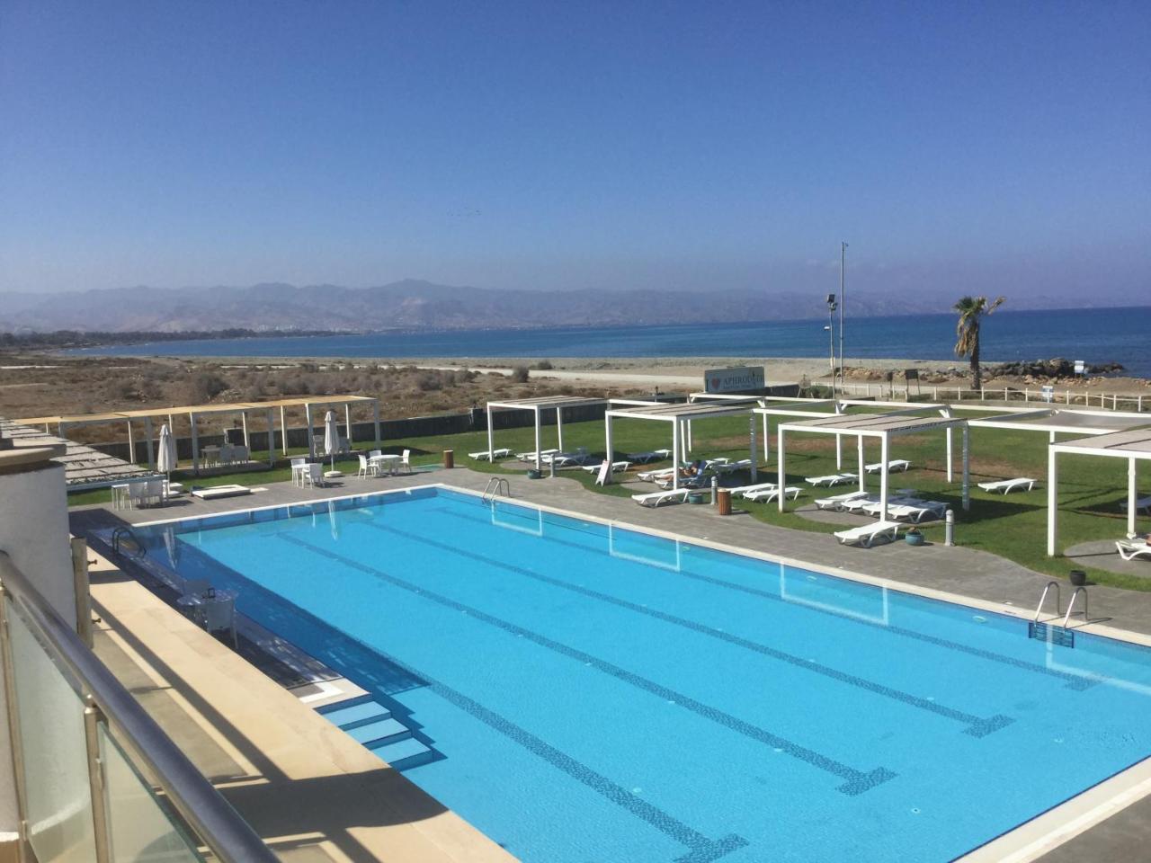 Aphrodite Beachfront Apartment Ghaziveran Exteriér fotografie