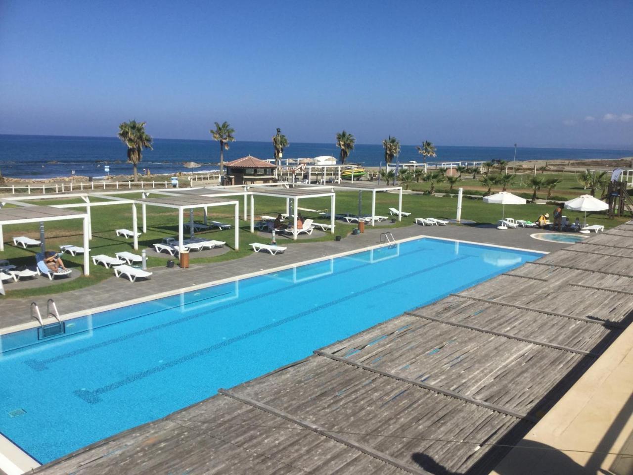 Aphrodite Beachfront Apartment Ghaziveran Exteriér fotografie