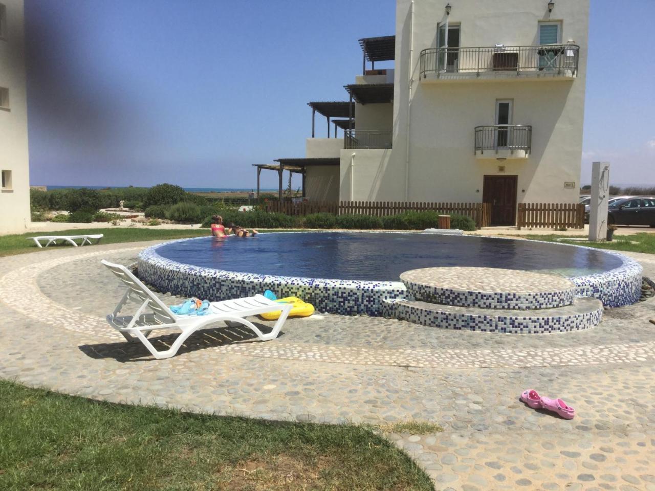 Aphrodite Beachfront Apartment Ghaziveran Exteriér fotografie